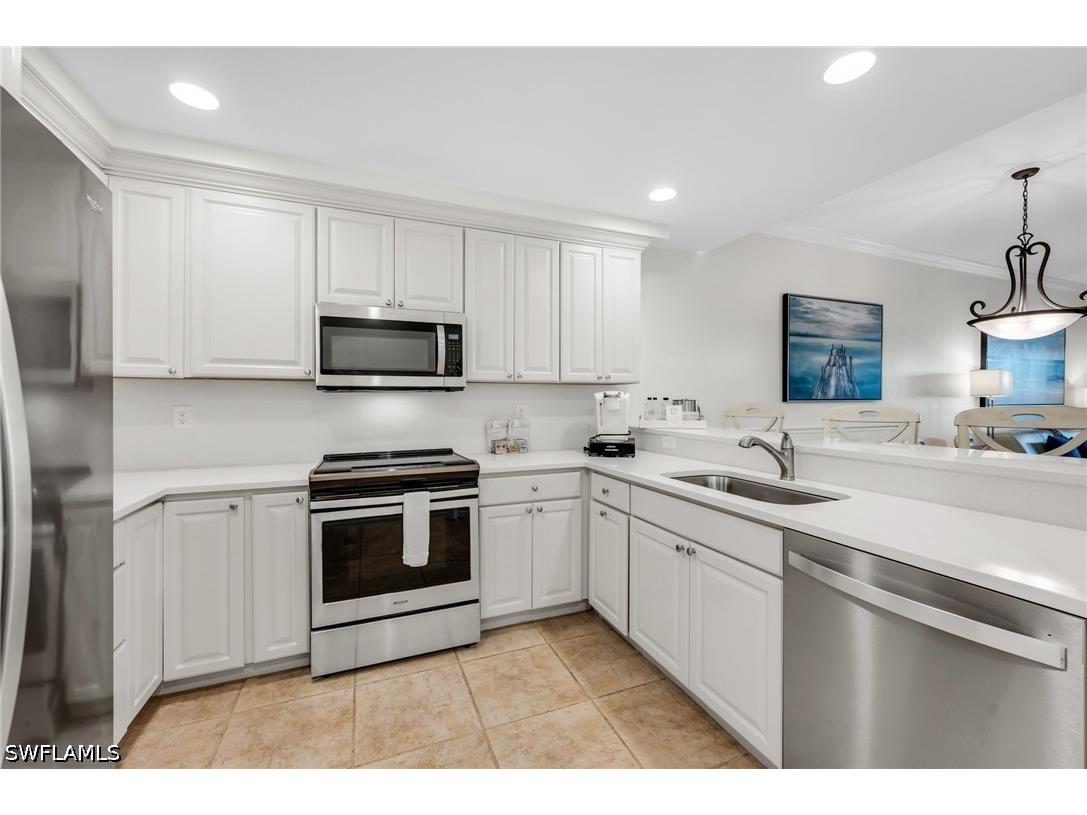 221 9th Street S #123 Naples FL 34102 226019439 image4