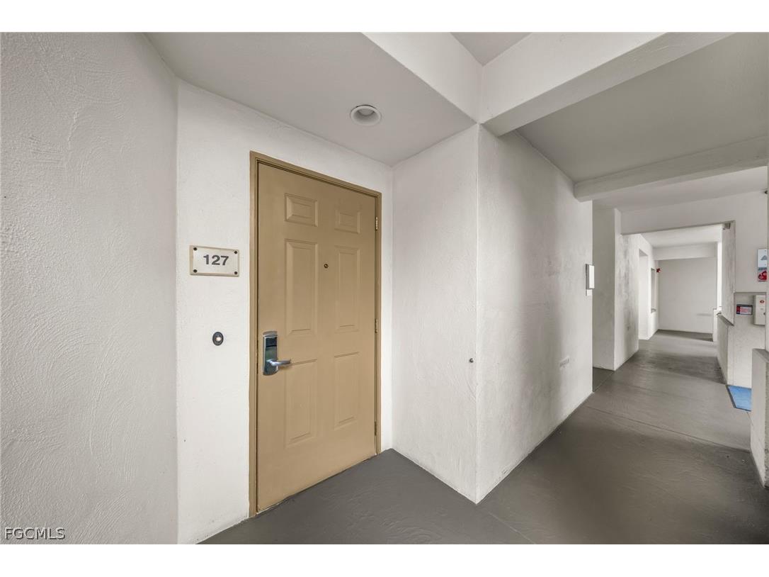 221 9th Street S #127 Naples FL 34102 2026010008 image2