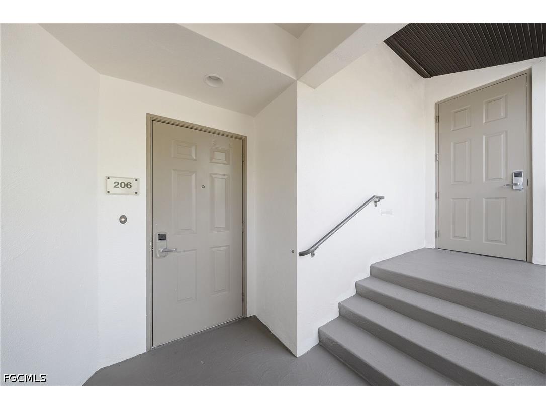 221 9th Street S #206 Naples FL 34102 2026022926 image2