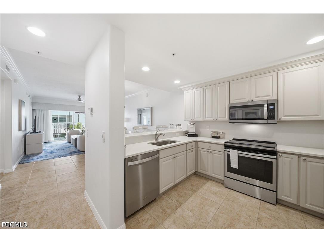 221 9th Street S #206 Naples FL 34102 2026022926 image3