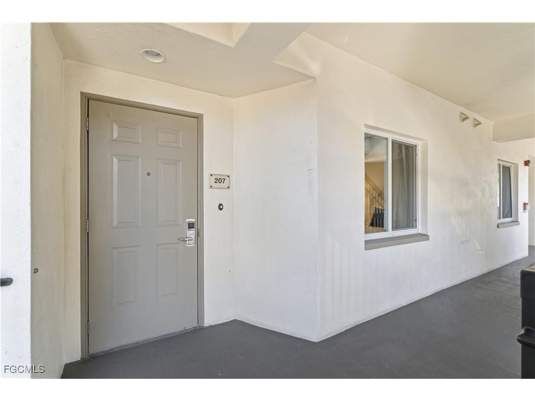 221 9th Street S #207 Naples FL 34102 2026001834 image29