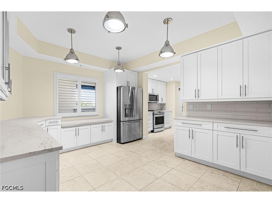 221 9th Street S #301 Naples FL 34102 2026019405 image1