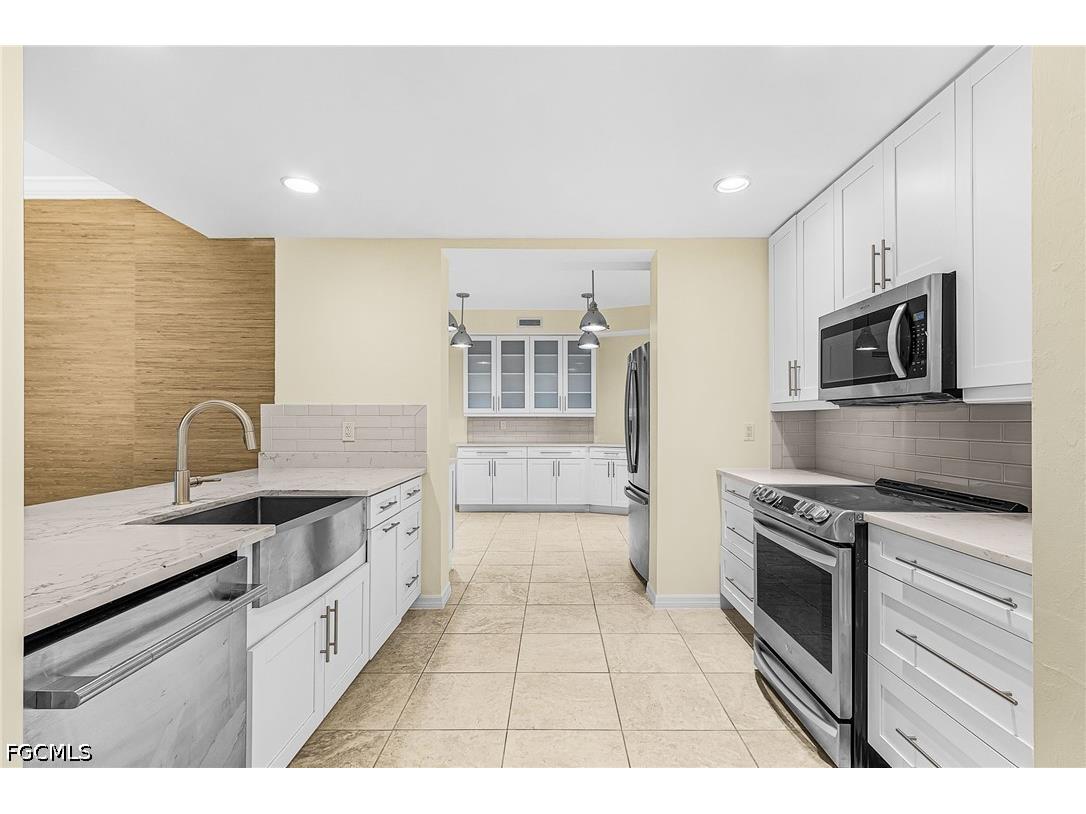 221 9th Street S #301 Naples FL 34102 2026019405 image2