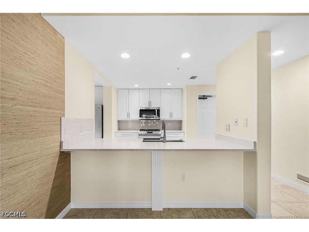 221 9th Street S #301 Naples FL 34102 2026019405 image9