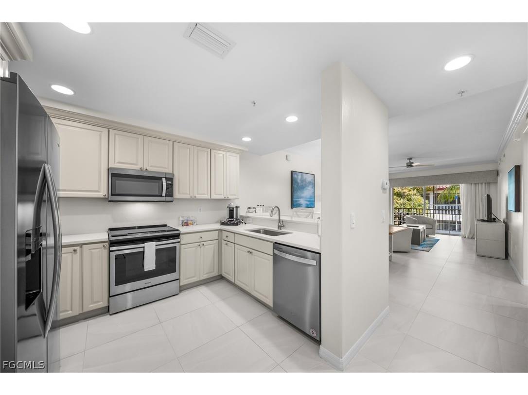 221 9th Street S #313 Naples FL 34102 2026010000 image1