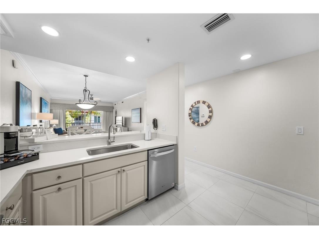 221 9th Street S #313 Naples FL 34102 2026010000 image2