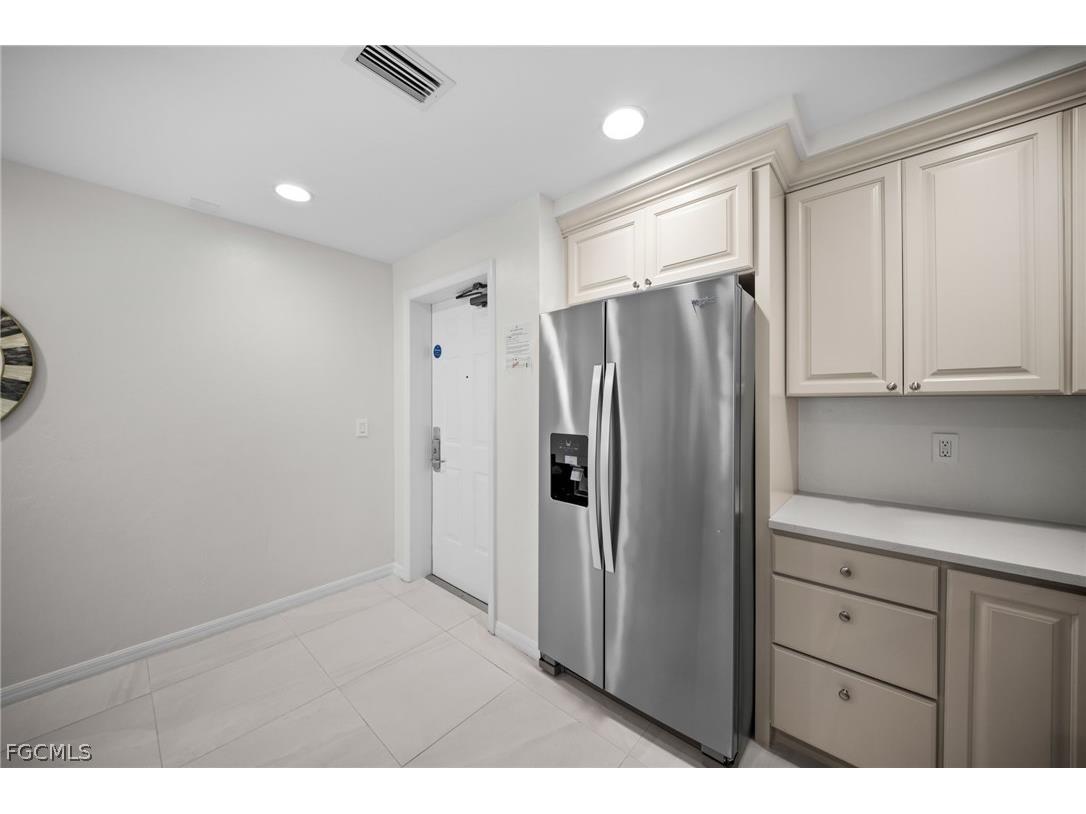 221 9th Street S #313 Naples FL 34102 2026010000 image3