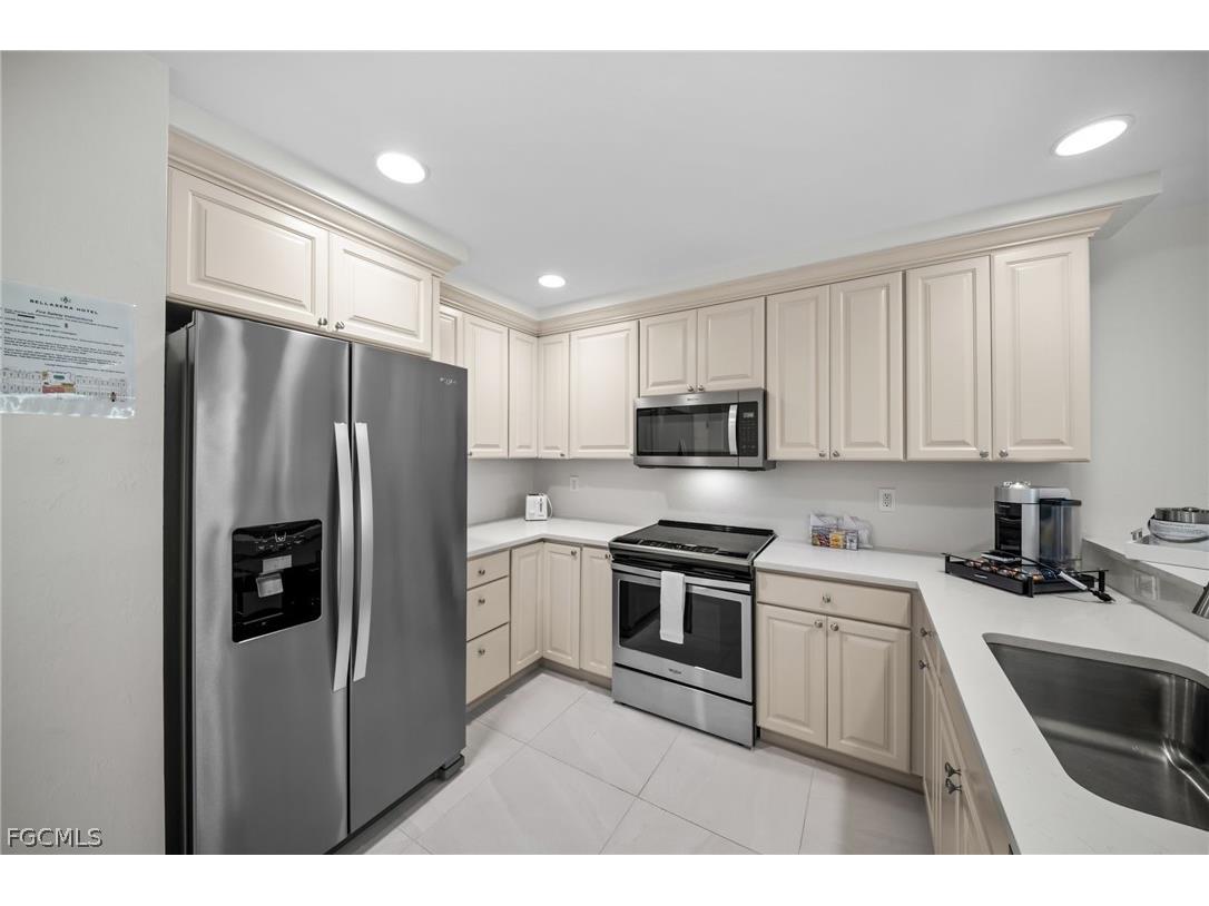 221 9th Street S #313 Naples FL 34102 2026010000 image4