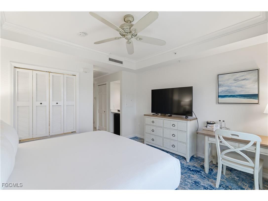 221 9th Street S #403 Naples FL 34102 2025025760 image3