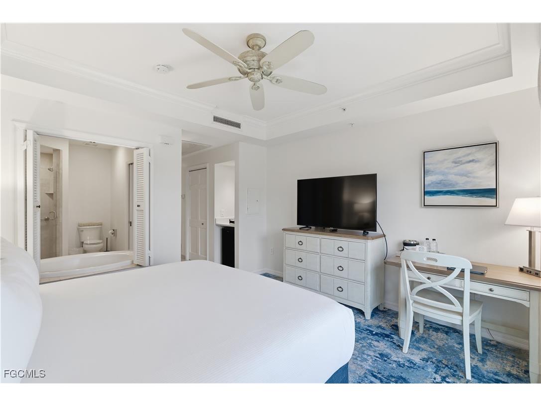 221 9th Street S #403 Naples FL 34102 2025025760 image4