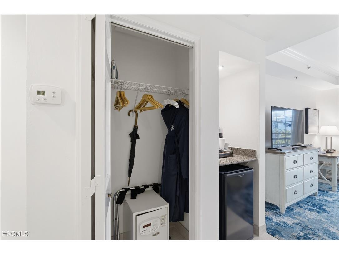 221 9th Street S #405 Naples FL 34102 2026001832 image4
