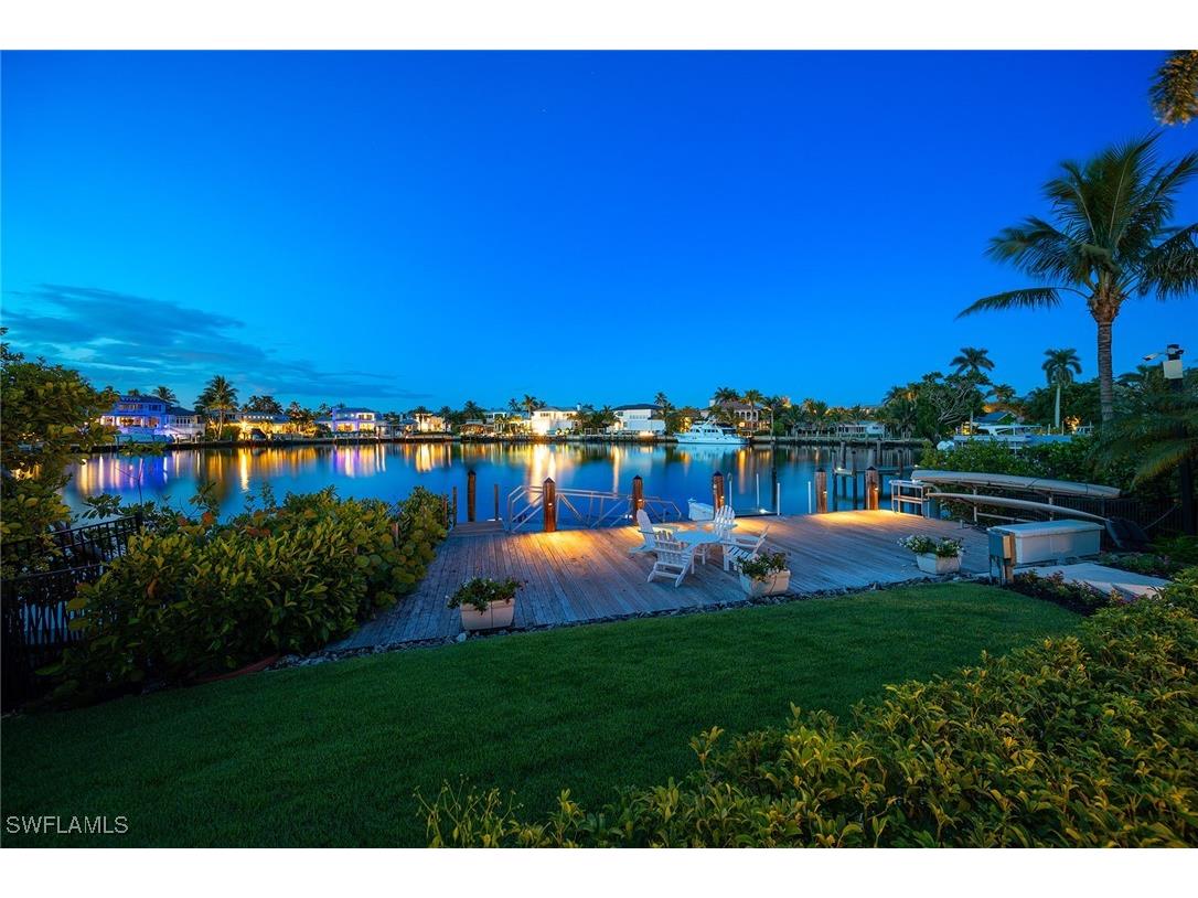 221 Aqua Court Naples FL 34102 225070603 image1