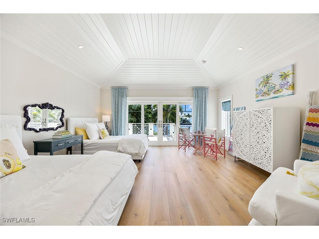 221 Aqua Court Naples FL 34102 225070603 image32