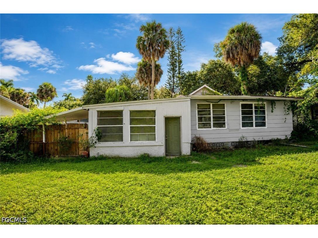 221 Avacado Court Fort Myers FL 33905 2026028570 image2
