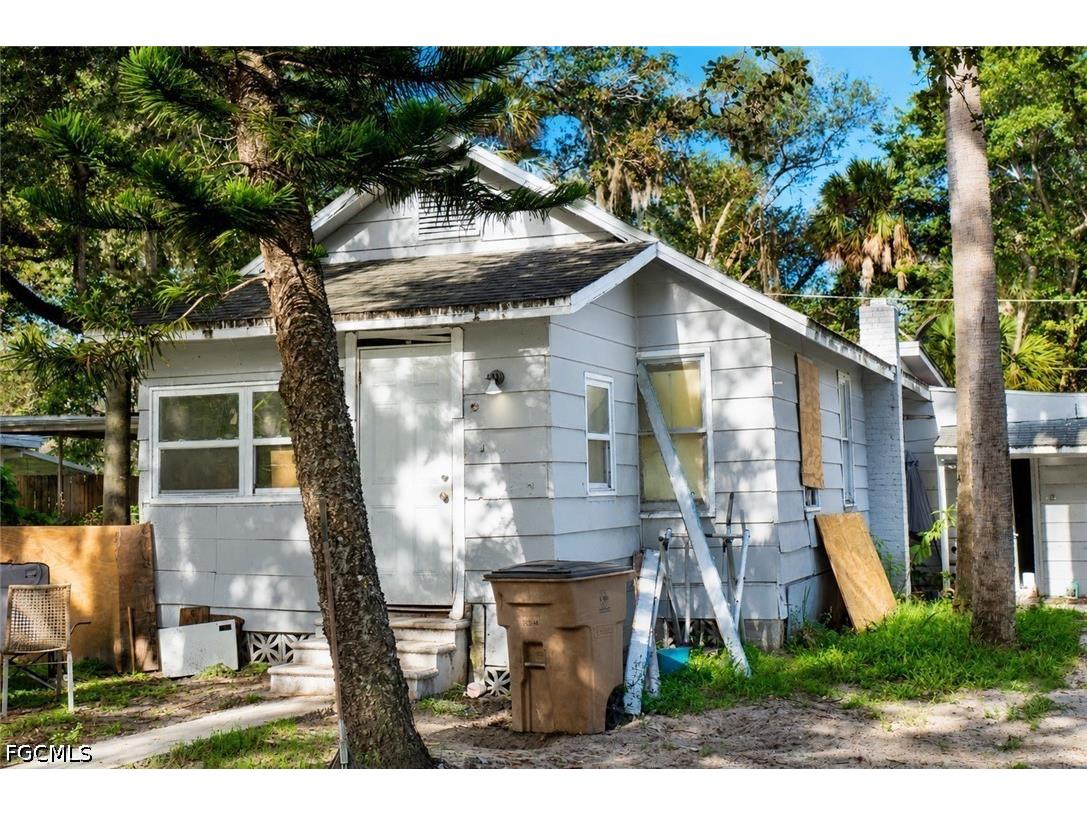 221 Avacado Court Fort Myers FL 33905 2026028570 image3