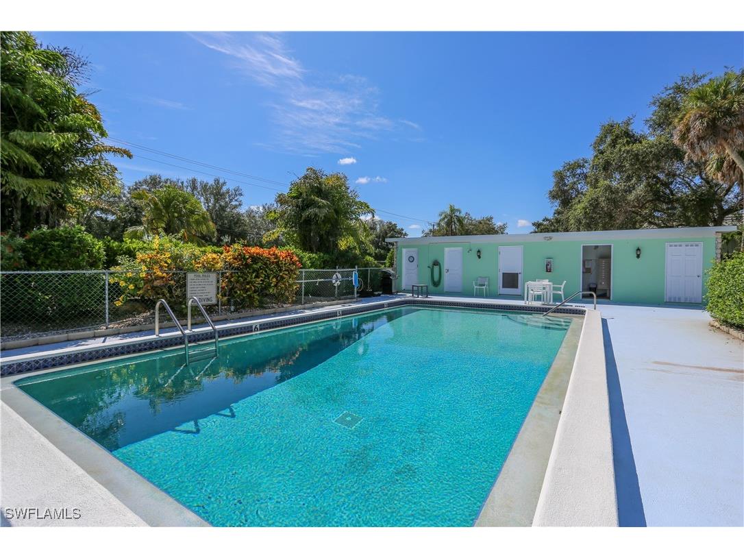 221 Cypress Way E #201 Naples FL 34110 225065381 image10