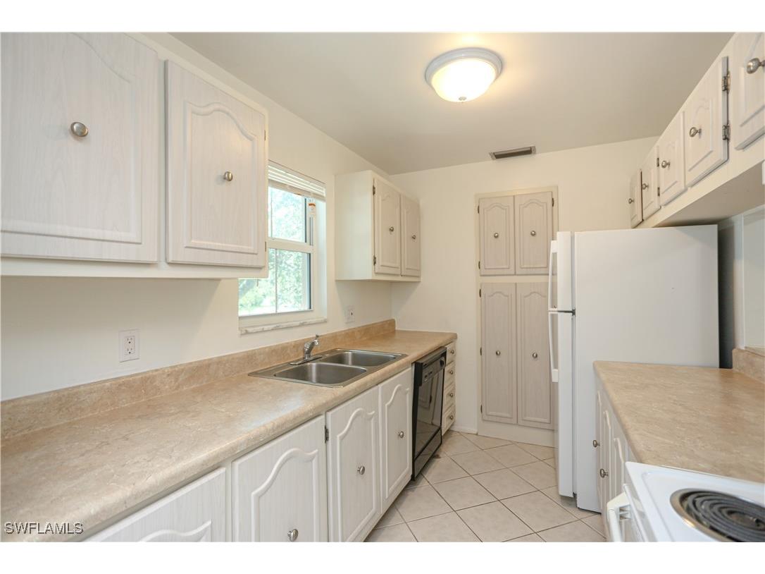 221 Cypress Way E #201 Naples FL 34110 225065381 image23