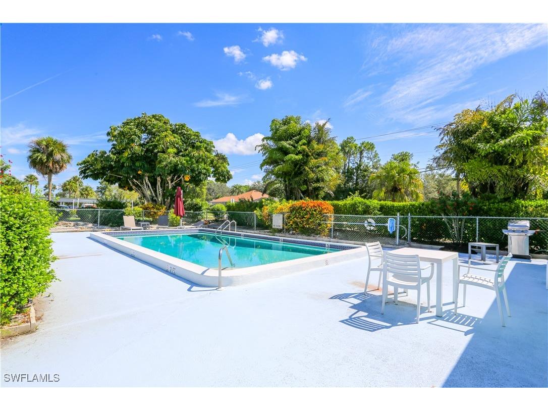 221 Cypress Way E #201 Naples FL 34110 225065381 image5