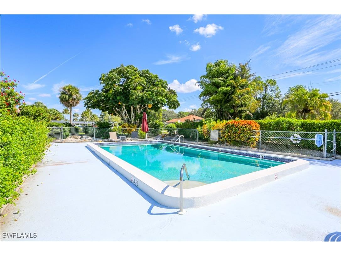 221 Cypress Way E #201 Naples FL 34110 225065381 image6