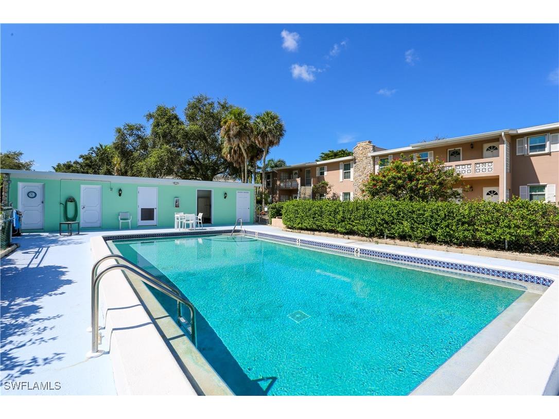 221 Cypress Way E #201 Naples FL 34110 225065381 image9