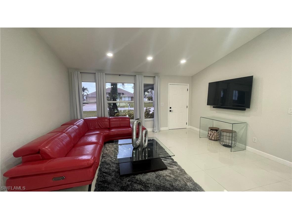 221 NE 23rd Avenue Cape Coral FL 33909 223052009 image1