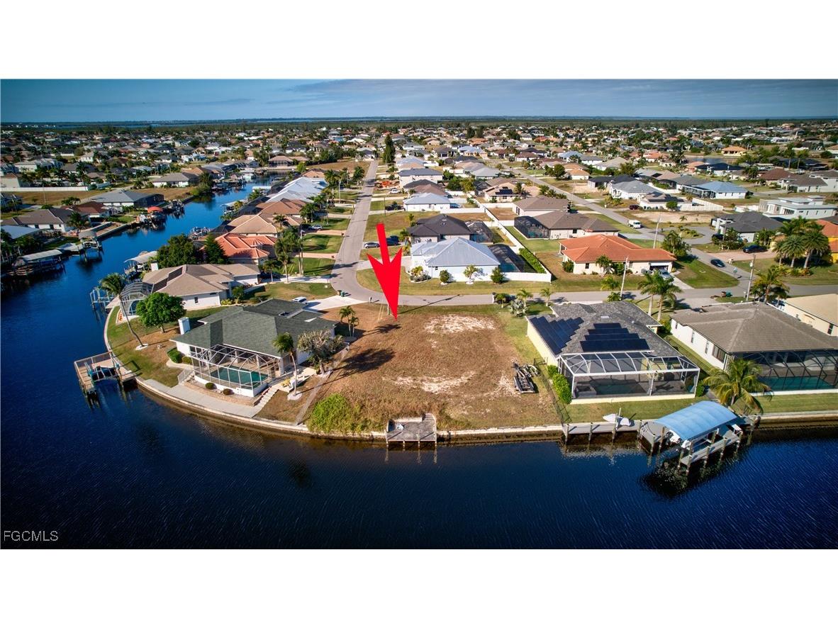 221 NW 33rd Avenue Cape Coral FL 33993 2025022604 image1