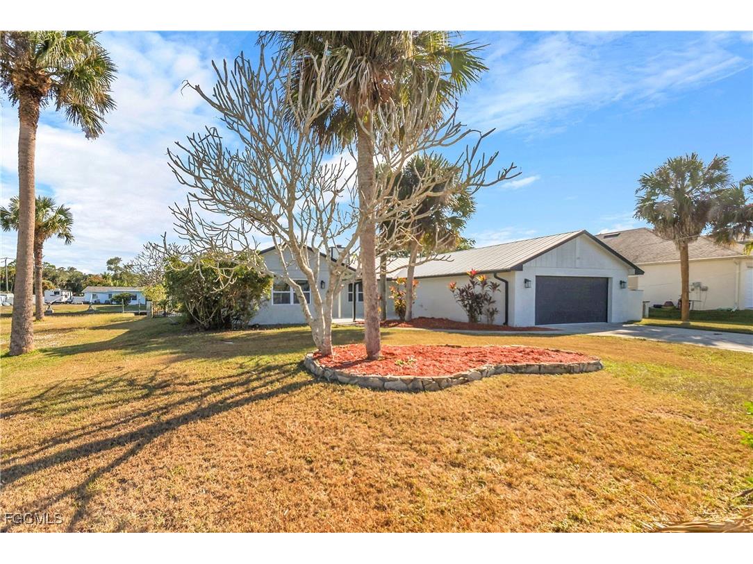 2210 Isle Of Pines Avenue E Fort Myers FL 33905 2025023306 image2