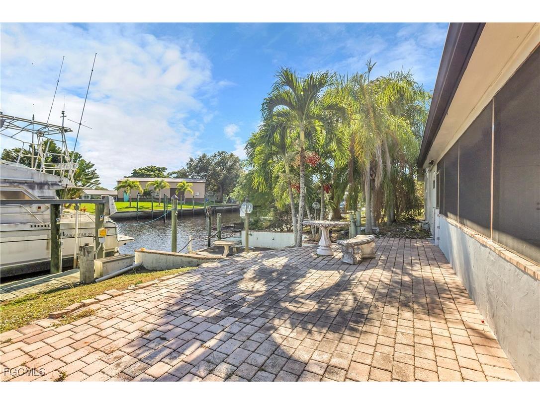 2210 Isle Of Pines Avenue E Fort Myers FL 33905 2025023306 image29