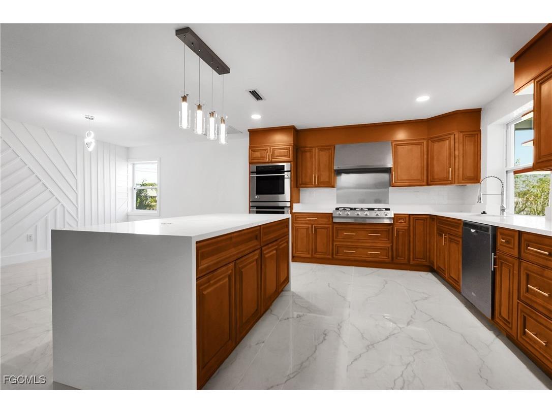 2210 Isle Of Pines Avenue E Fort Myers FL 33905 2025023306 image9