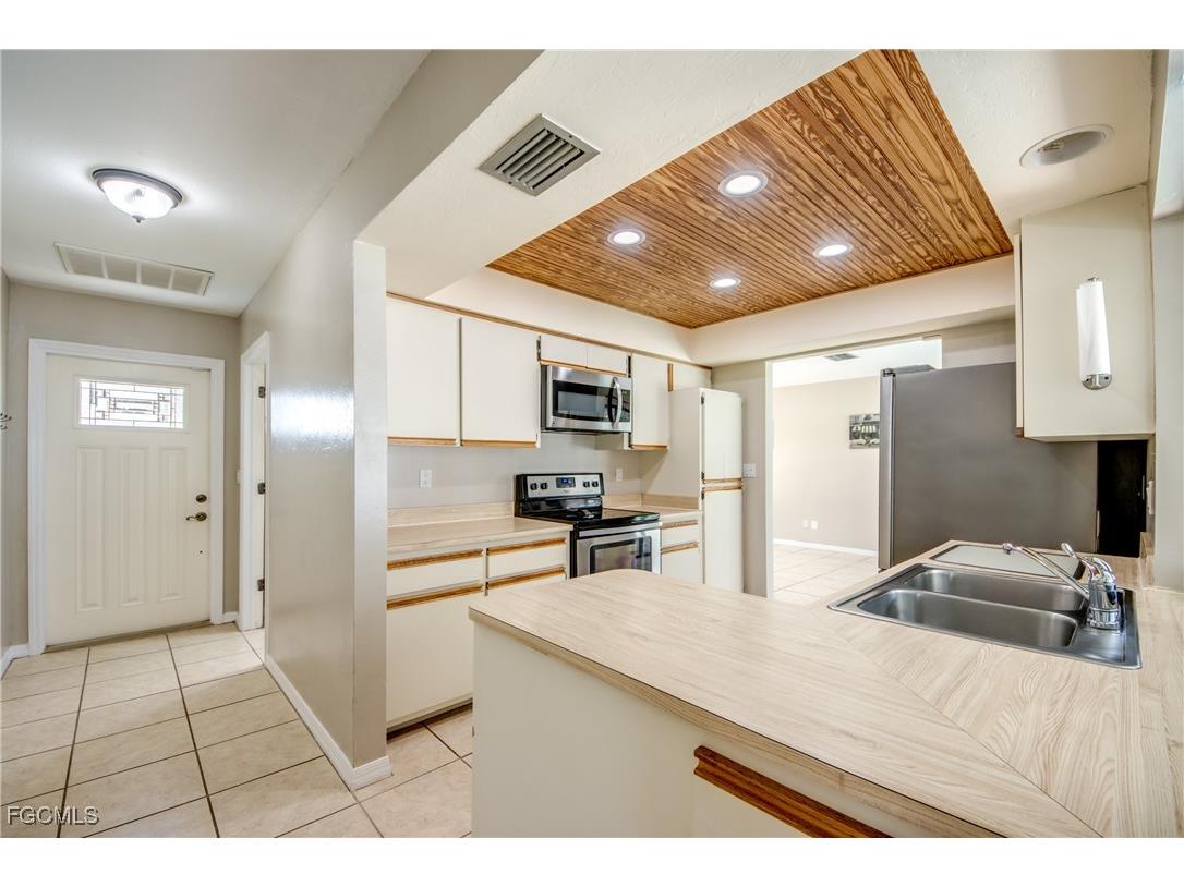 2210 SE 8th Terrace Cape Coral FL 33990 2025012902 image10