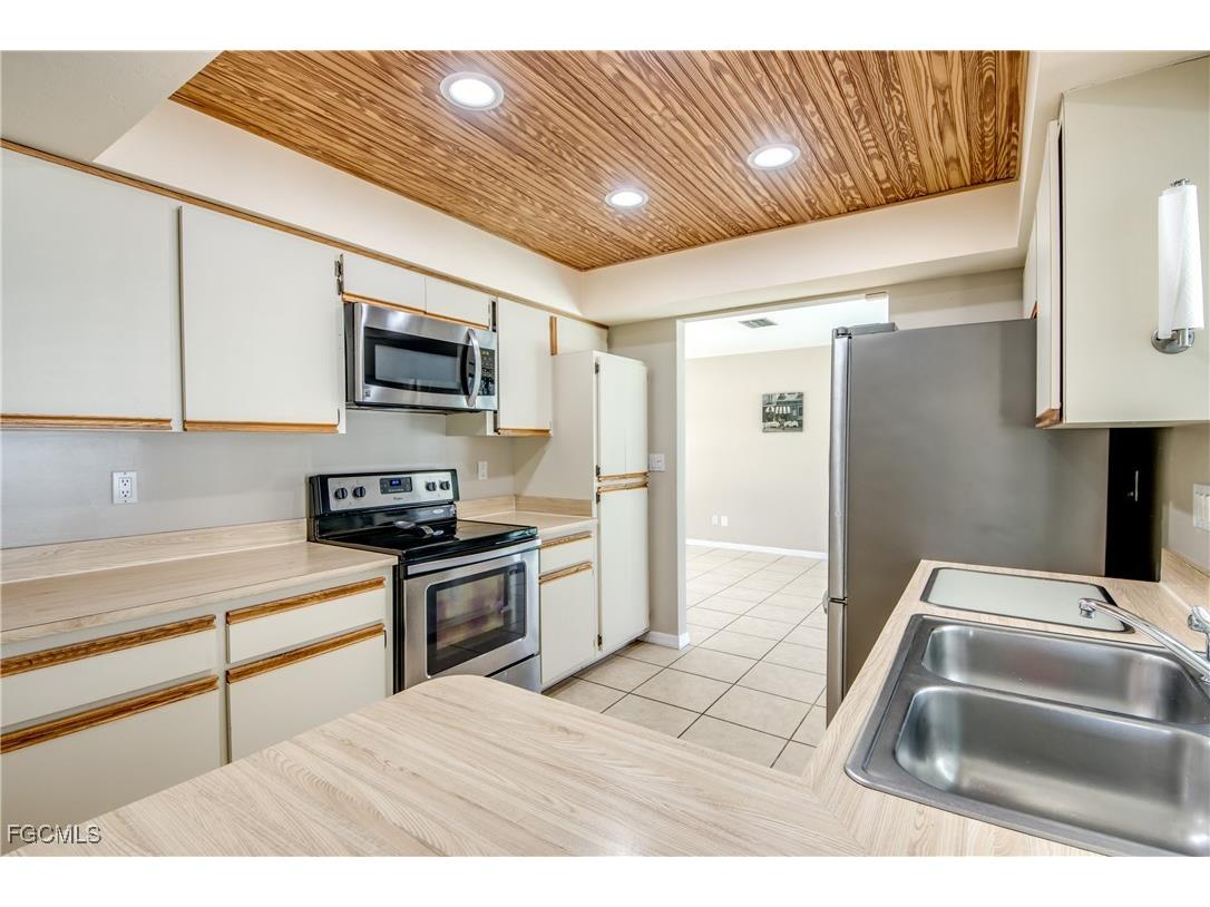 2210 SE 8th Terrace Cape Coral FL 33990 2025012902 image11