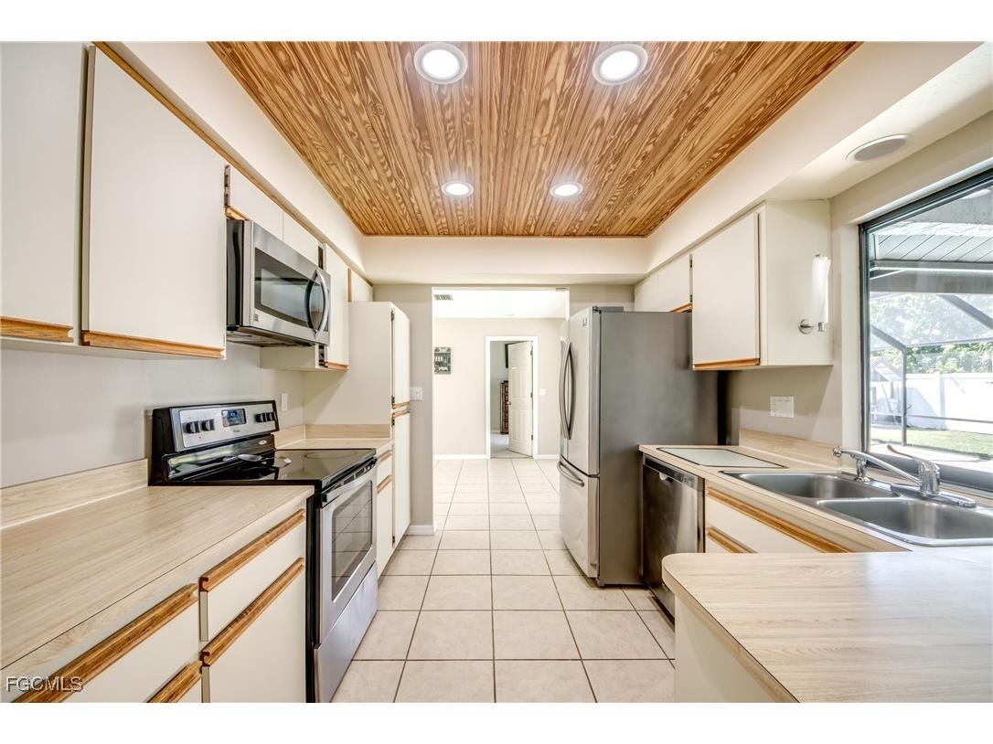 2210 SE 8th Terrace Cape Coral FL 33990 2025012902 image12