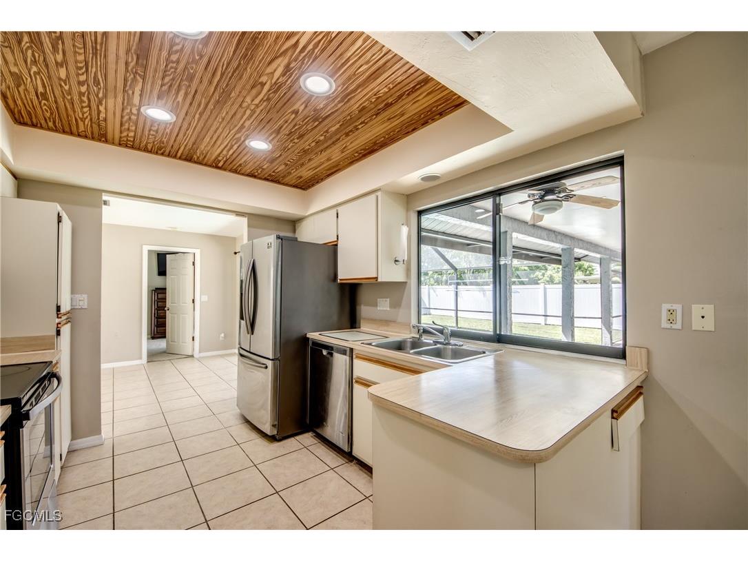 2210 SE 8th Terrace Cape Coral FL 33990 2025012902 image13