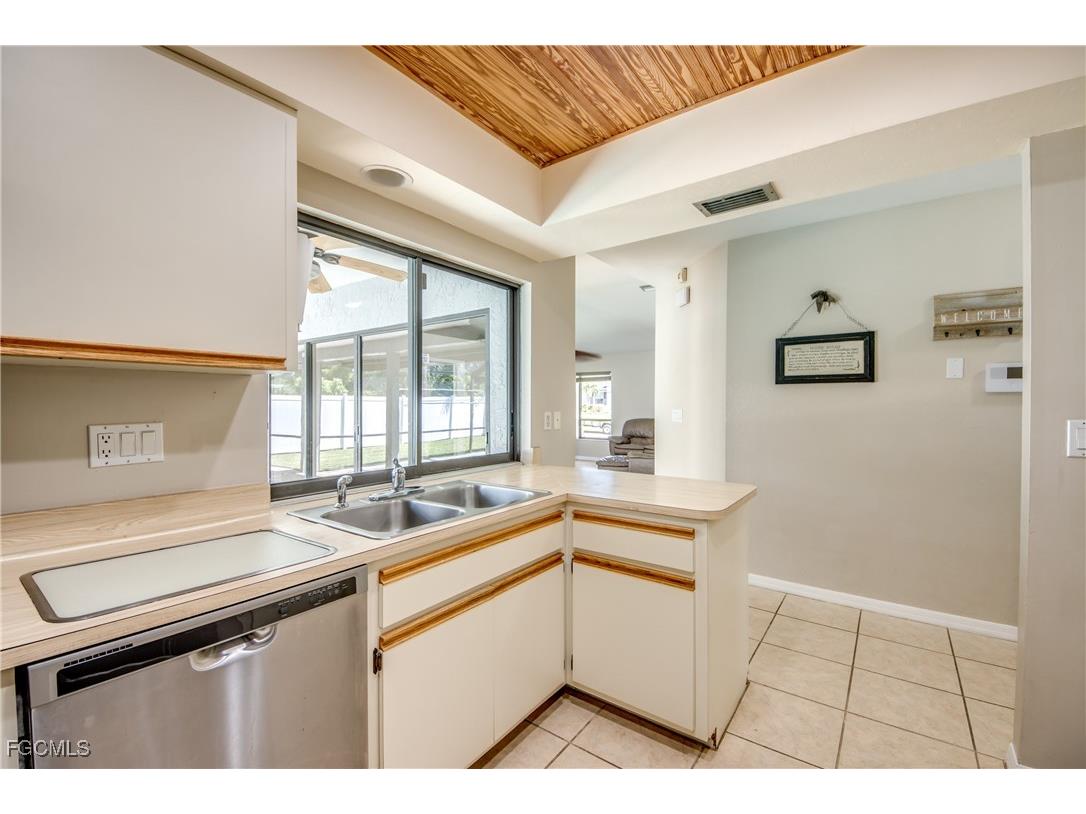 2210 SE 8th Terrace Cape Coral FL 33990 2025012902 image14