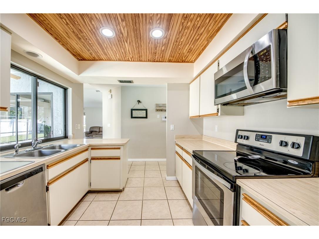 2210 SE 8th Terrace Cape Coral FL 33990 2025012902 image15