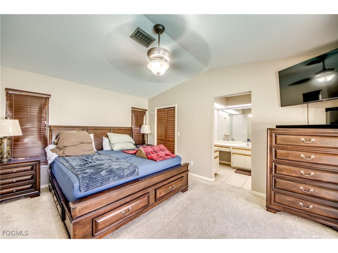 2210 SE 8th Terrace Cape Coral FL 33990 2025012902 image21