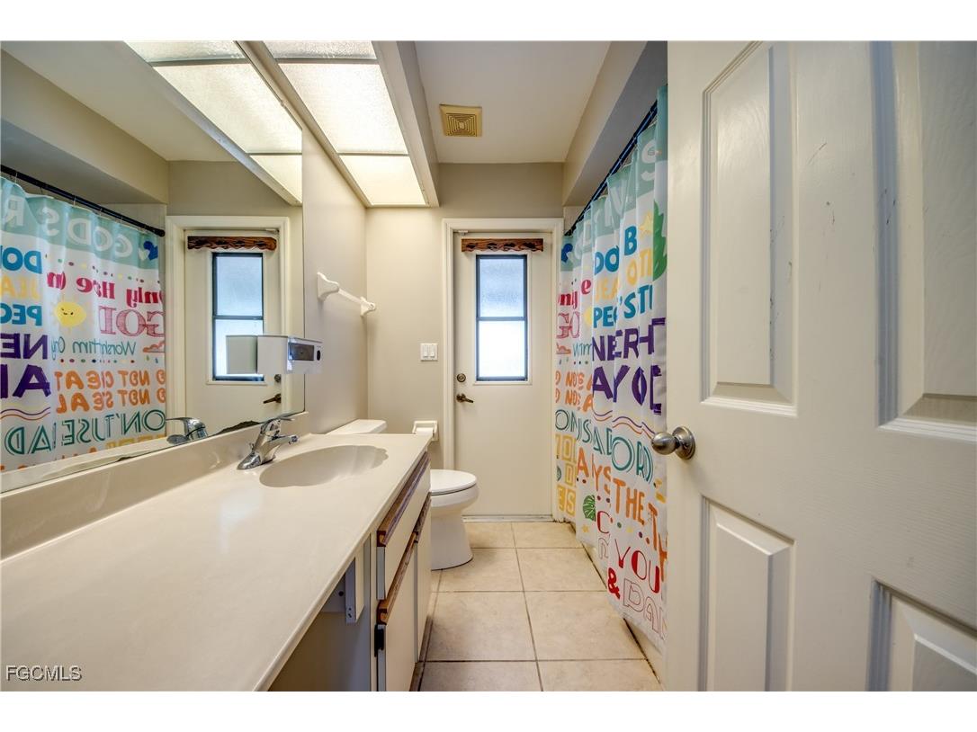 2210 SE 8th Terrace Cape Coral FL 33990 2025012902 image29