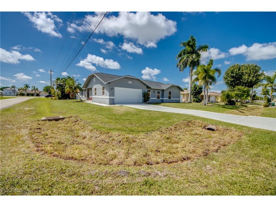 2210 SE 8th Terrace Cape Coral FL 33990 2025012902 image3