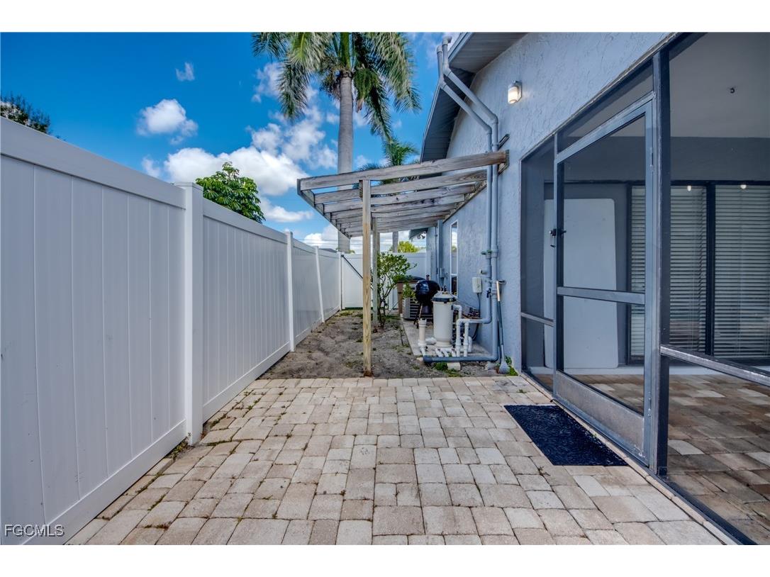 2210 SE 8th Terrace Cape Coral FL 33990 2025012902 image43