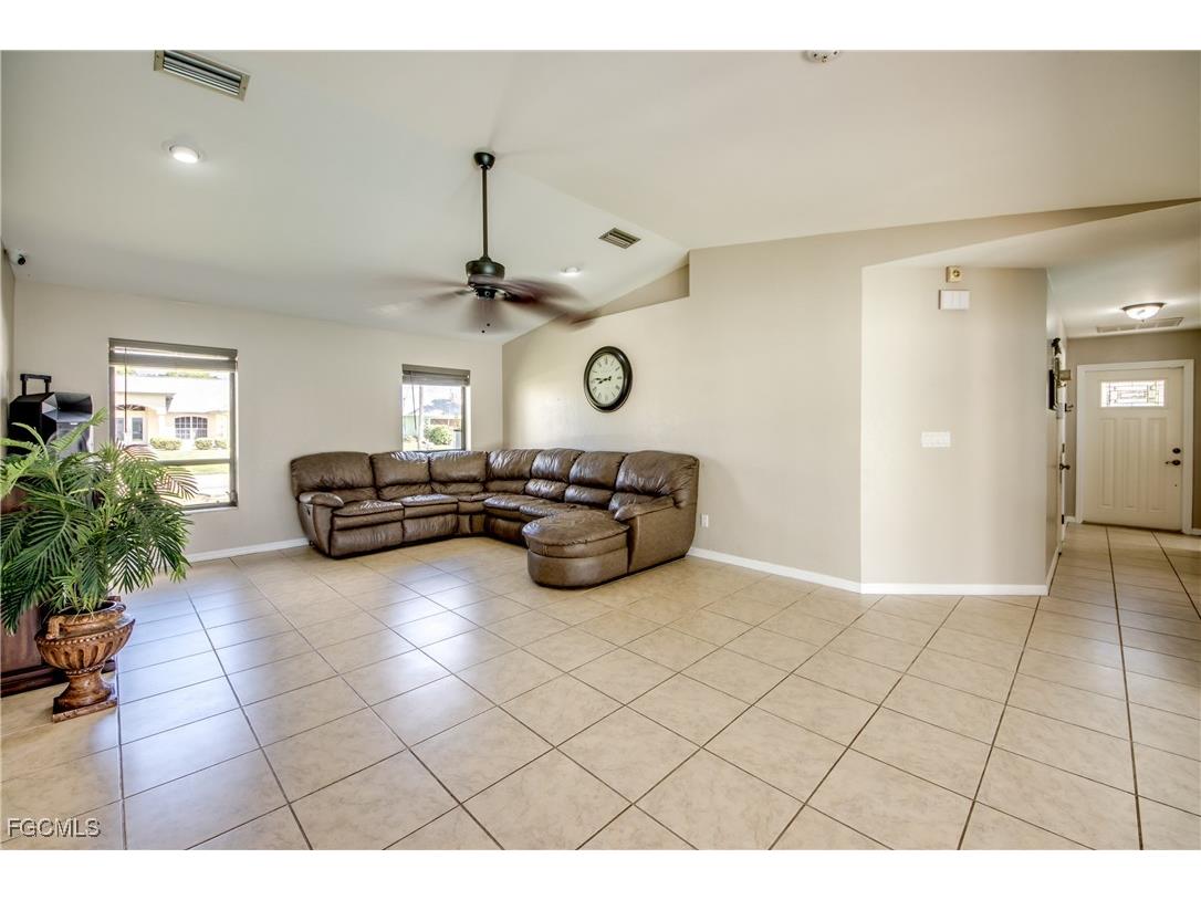 2210 SE 8th Terrace Cape Coral FL 33990 2025012902 image5