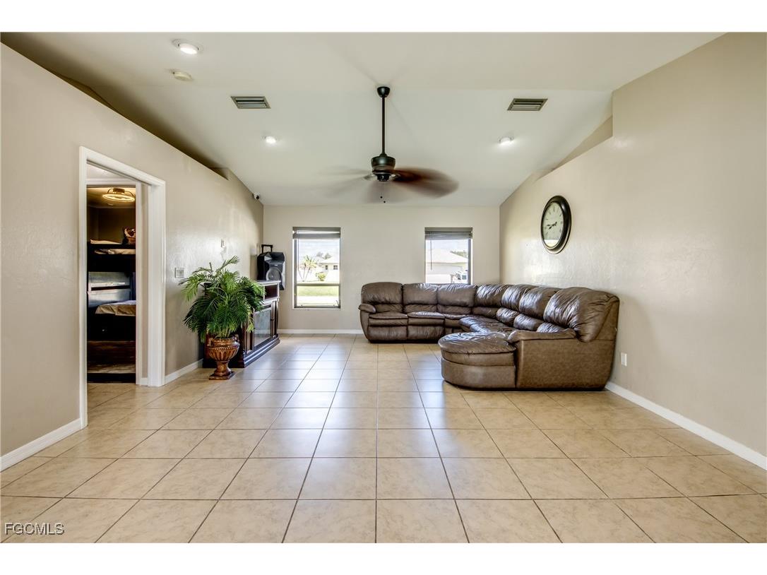 2210 SE 8th Terrace Cape Coral FL 33990 2025012902 image6
