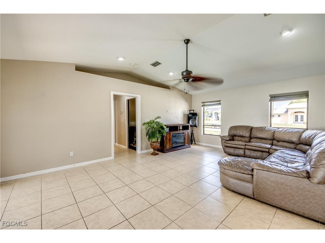 2210 SE 8th Terrace Cape Coral FL 33990 2025012902 image7