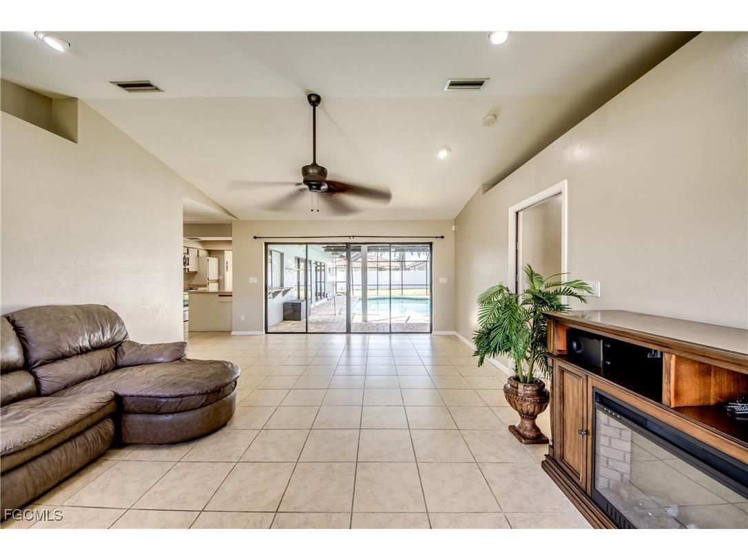 2210 SE 8th Terrace Cape Coral FL 33990 2025012902 image9