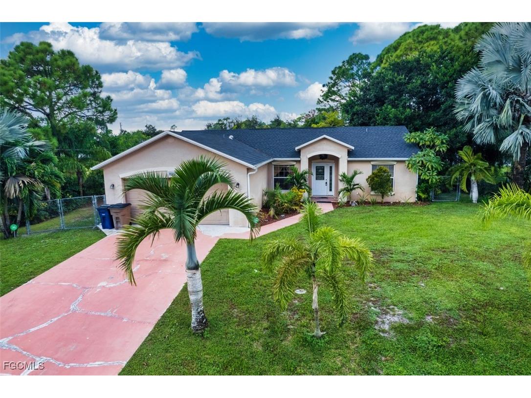 2212 Wayne Avenue S Lehigh Acres FL 33973 2025011950 image1