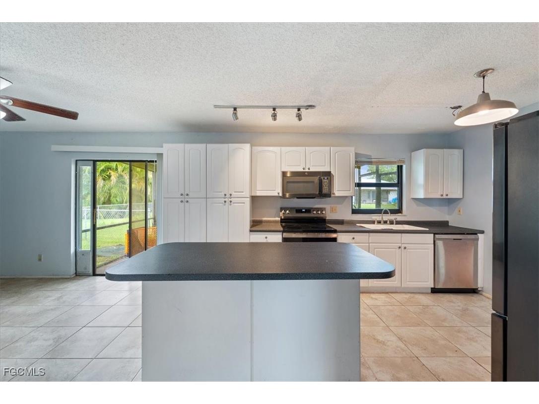 2213 SE 7th Street Cape Coral FL 33990 2025011731 image1