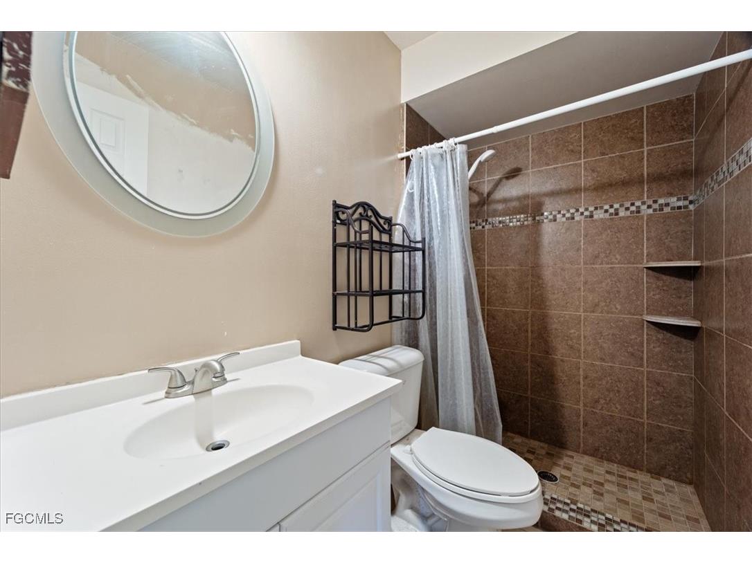 2213 SE 7th Street Cape Coral FL 33990 2025011731 image11