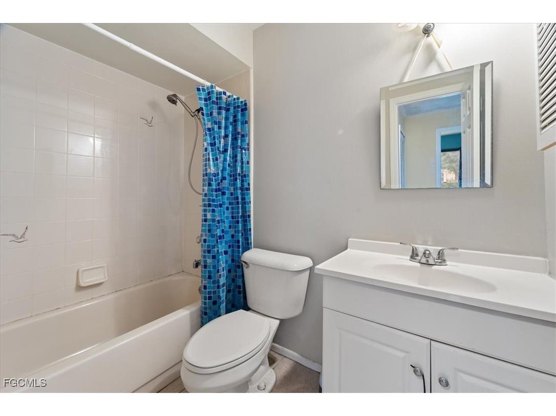 2213 SE 7th Street Cape Coral FL 33990 2025011731 image12