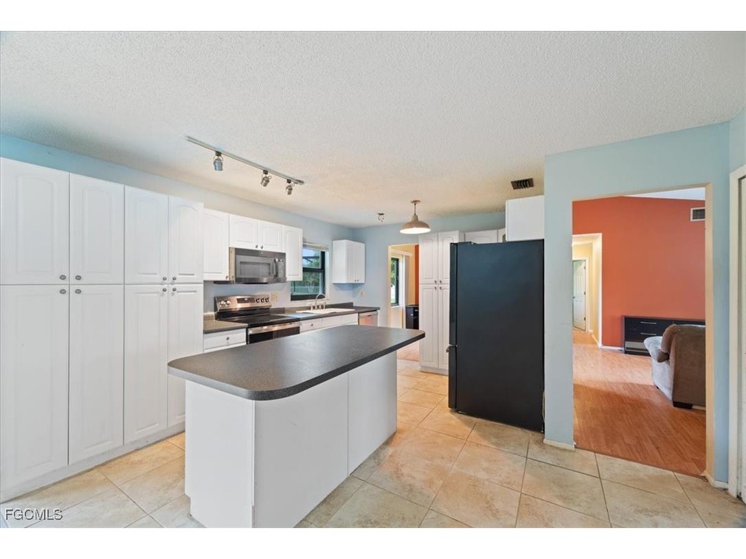 2213 SE 7th Street Cape Coral FL 33990 2025011731 image26