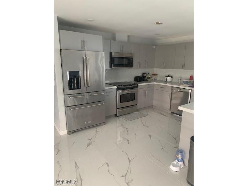 2214 SE 14th Terrace Cape Coral FL 33990 2025006248 image6