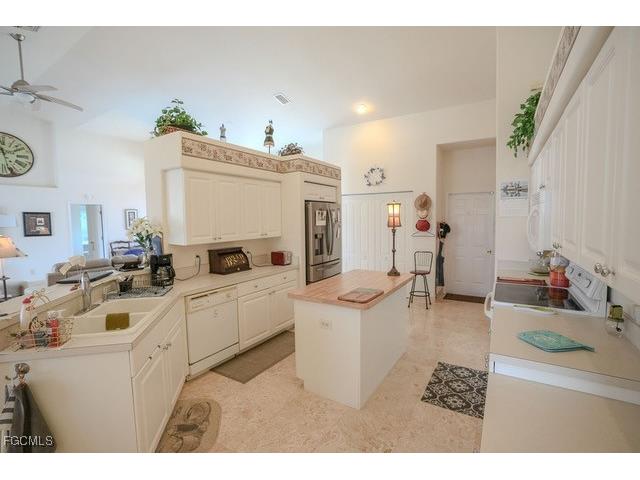 2214 SE 19th Place Cape Coral FL 33990 2025018222 image4